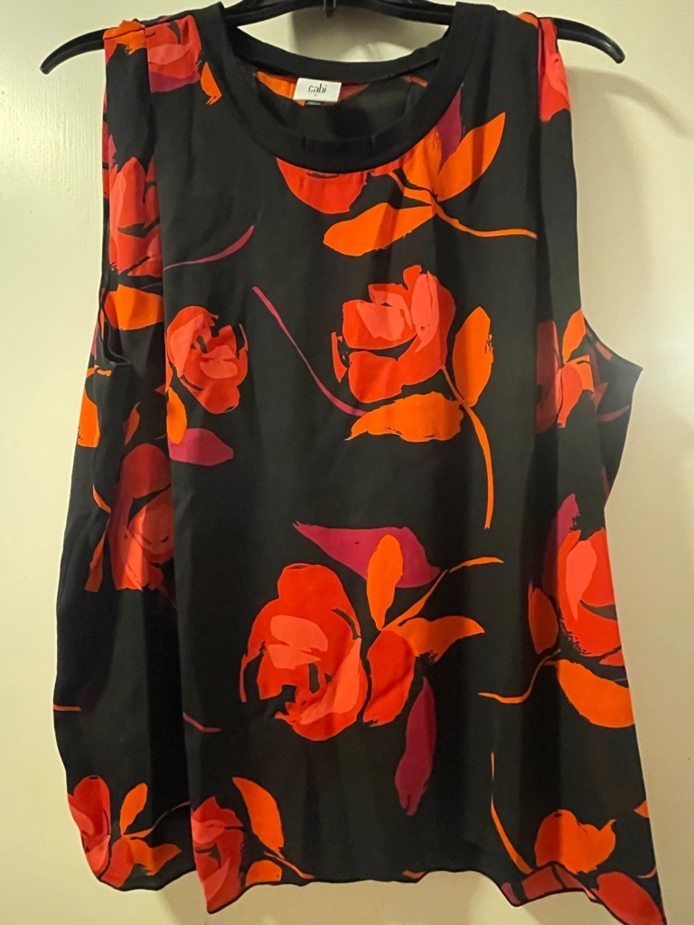 CAbi Complete Top Floral Sleeveless  Print. NWT!